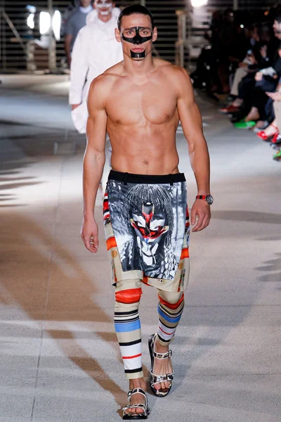 Look 8
